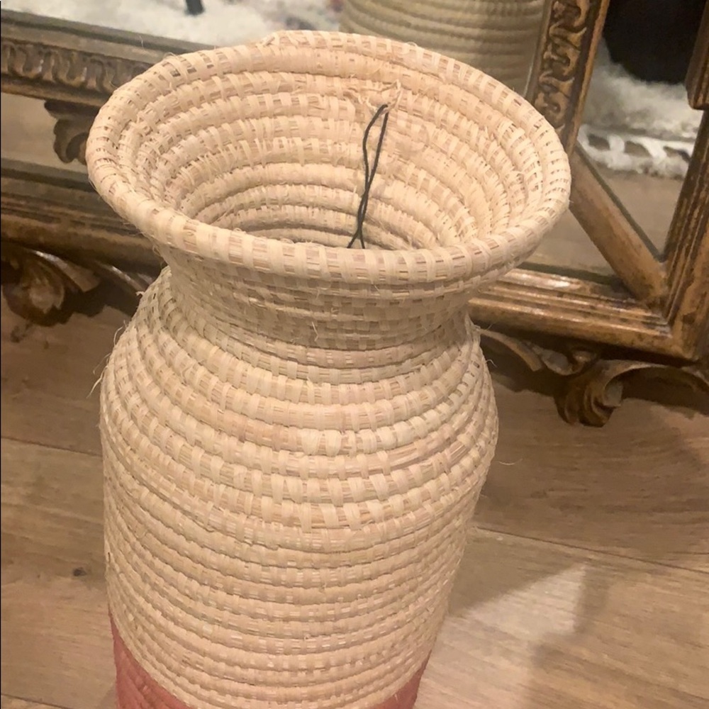 Woven rattan dual color bohemian boho vase - Picture 3 of 4